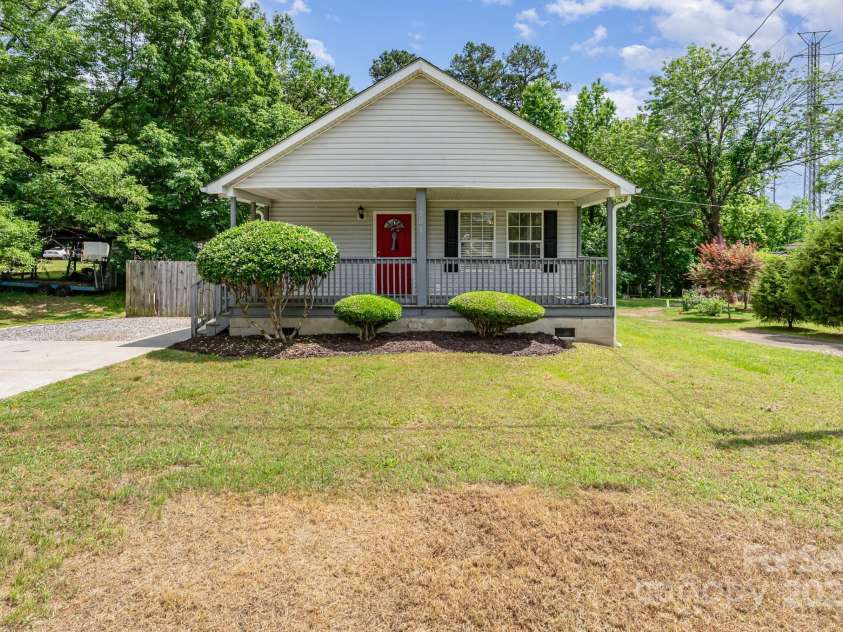 201 Easy Street, Concord, NC 28027.  MLS# CAR4255240, YatesRealty ID 29358. 