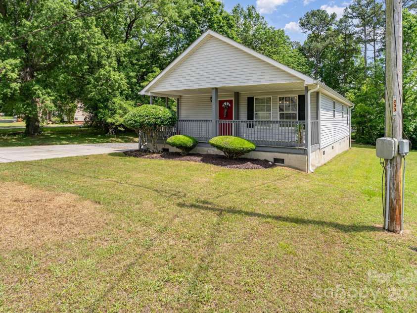 201 Easy Street, Concord, NC 28027.  MLS# CAR4255240, YatesRealty ID 29358. 