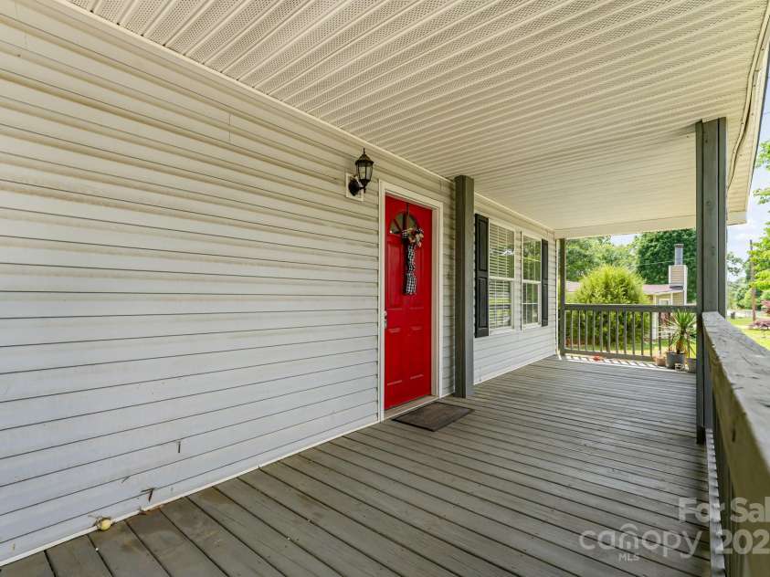 201 Easy Street, Concord, NC 28027.  MLS# CAR4255240, YatesRealty ID 29358. 
