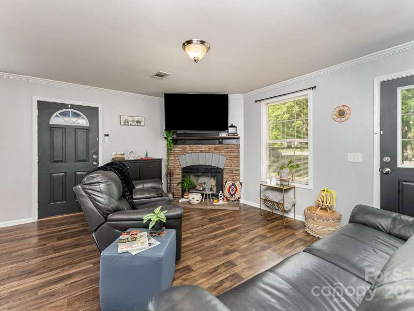 201 Easy Street, Concord, NC 28027.  MLS# CAR4255240, YatesRealty ID 29358. 