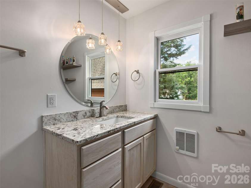 7 Hope Lane, Weaverville, NC 28787.  MLS# CAR4391127, YatesRealty ID 29359. 