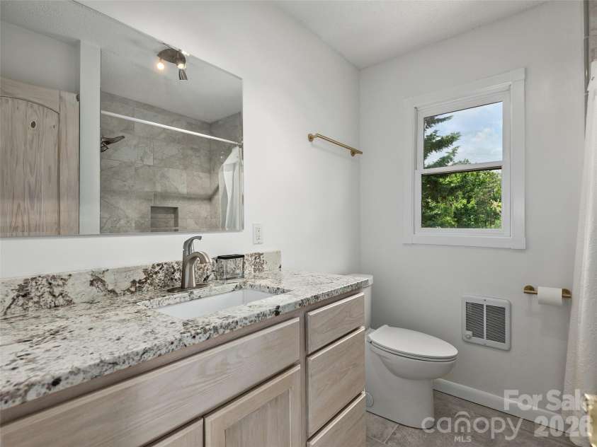 7 Hope Lane, Weaverville, NC 28787.  MLS# CAR4391127, YatesRealty ID 29359. 