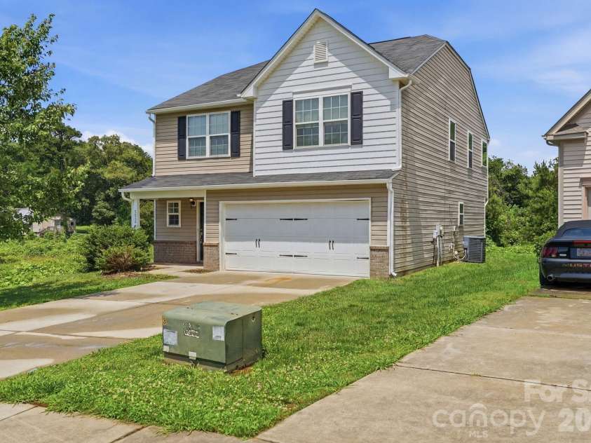5056 Broad Leaf Court, Dallas, NC 28034.  MLS# CAR4384002, YatesRealty ID 29361. 