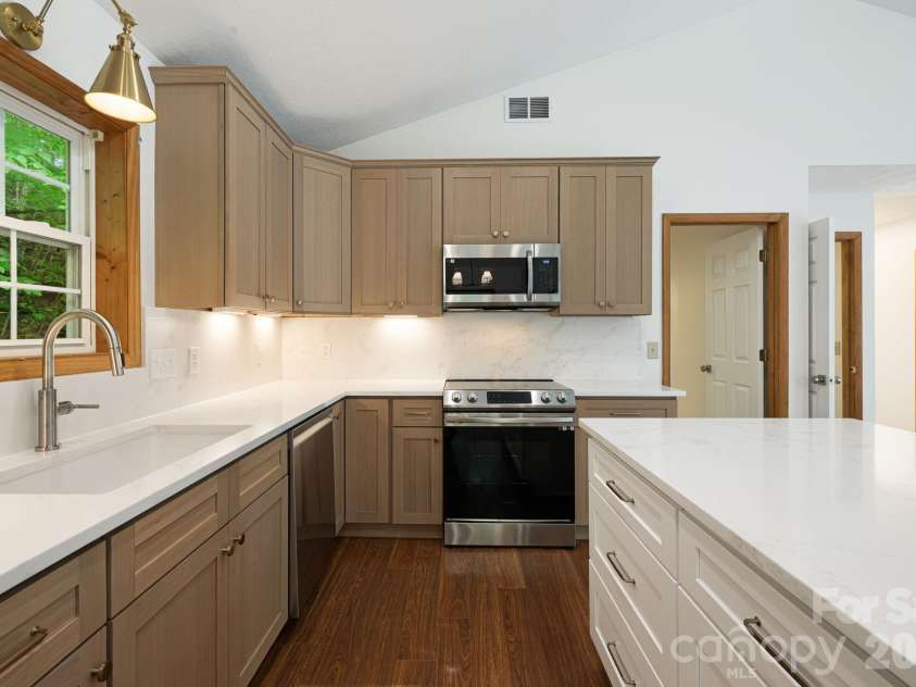 100 Woven Cloud Lane, Waynesville, NC 28785.  MLS# CAR4387086, YatesRealty ID 29362. 