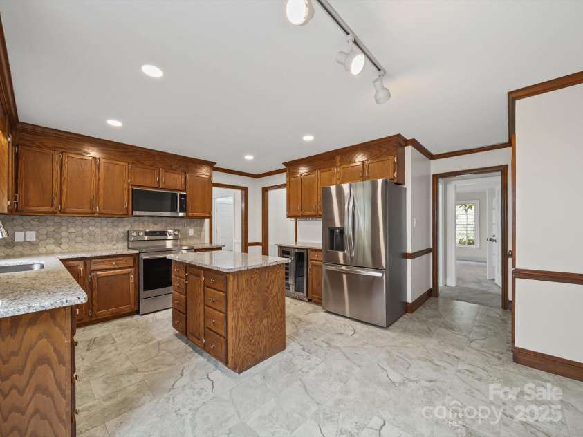 138 Tetbury Avenue, Concord, NC 28025.  MLS# CAR4283002, YatesRealty ID 29362. Kitchen