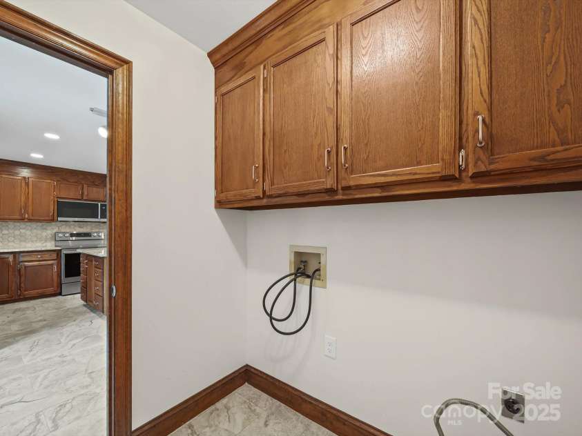 138 Tetbury Avenue, Concord, NC 28025.  MLS# CAR4283002, YatesRealty ID 29362. Laundry/Mudroom