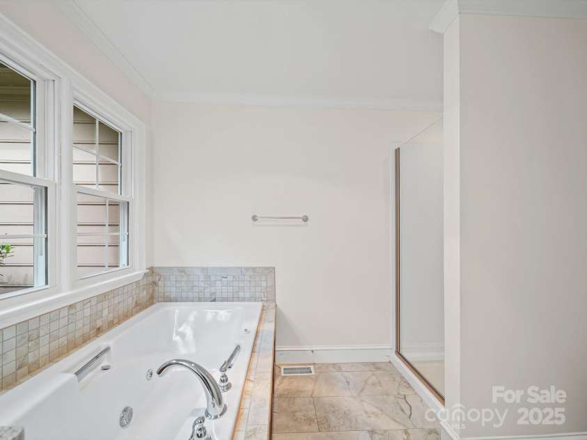 138 Tetbury Avenue, Concord, NC 28025.  MLS# CAR4283002, YatesRealty ID 29362. Primary Bathroom