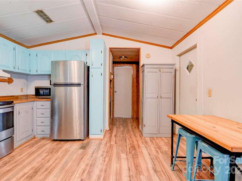 121 whipporwill Court, Grover, NC 28073.  MLS# CAR4277510, YatesRealty ID 29363. 