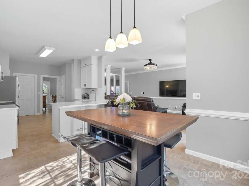 1214 Foxfield Road, Waxhaw, NC 28173.  MLS# CAR4240953, YatesRealty ID 29364. 