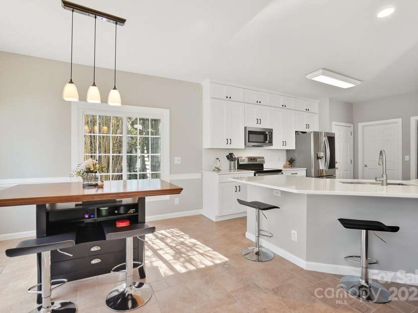 1214 Foxfield Road, Waxhaw, NC 28173.  MLS# CAR4240953, YatesRealty ID 29364. 