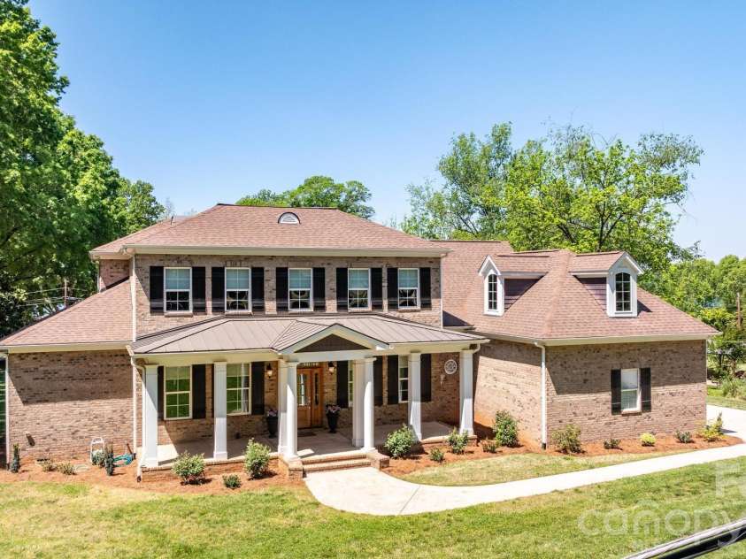 123 Lakefront Drive, Mooresville, NC 28117.  MLS# CAR4368701, YatesRealty ID 29365. 