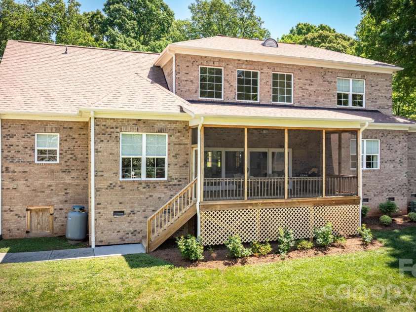 123 Lakefront Drive, Mooresville, NC 28117.  MLS# CAR4368701, YatesRealty ID 29365. 