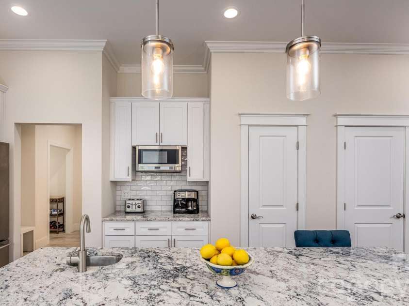 123 Lakefront Drive, Mooresville, NC 28117.  MLS# CAR4368701, YatesRealty ID 29365. 