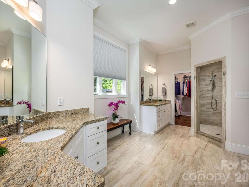 123 Lakefront Drive, Mooresville, NC 28117.  MLS# CAR4368701, YatesRealty ID 29365. 