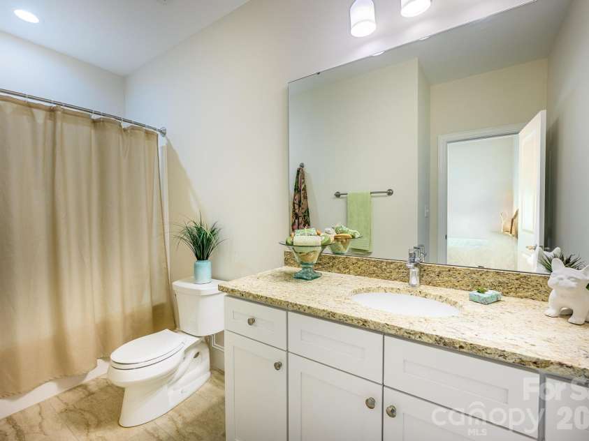 123 Lakefront Drive, Mooresville, NC 28117.  MLS# CAR4368701, YatesRealty ID 29365. 