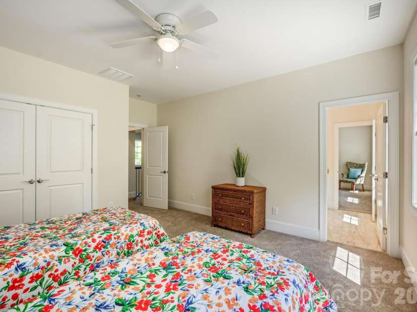 123 Lakefront Drive, Mooresville, NC 28117.  MLS# CAR4368701, YatesRealty ID 29365. 