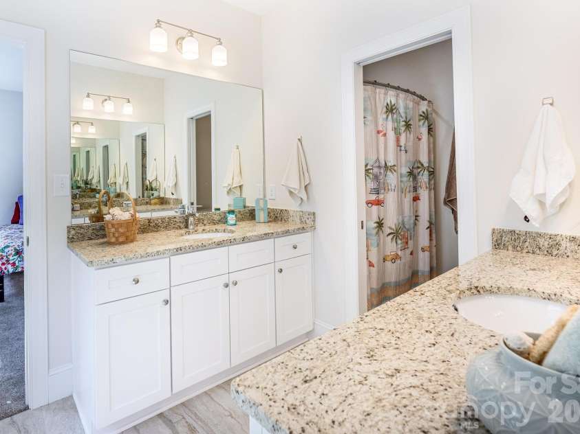 123 Lakefront Drive, Mooresville, NC 28117.  MLS# CAR4368701, YatesRealty ID 29365. 