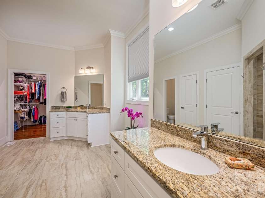 123 Lakefront Drive, Mooresville, NC 28117.  MLS# CAR4368701, YatesRealty ID 29365. Double walk-in closets.