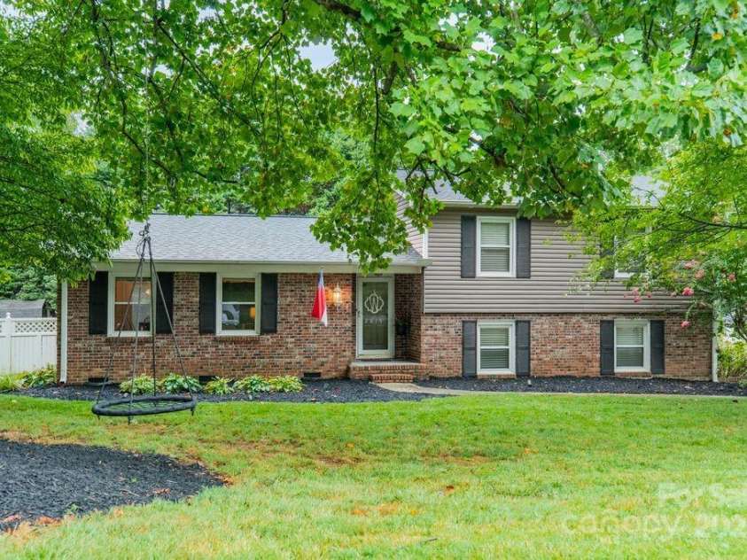 2015 Pamela Street, Gastonia, NC 28054.  MLS# CAR4285955, YatesRealty ID 29365. 