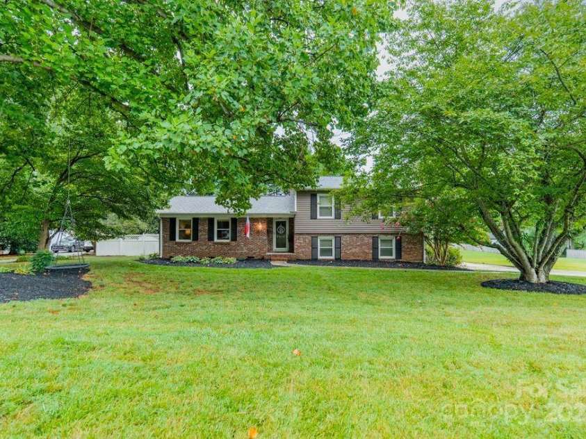 2015 Pamela Street, Gastonia, NC 28054.  MLS# CAR4285955, YatesRealty ID 29365. 