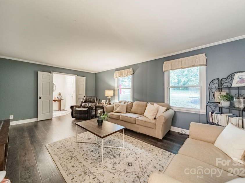 2015 Pamela Street, Gastonia, NC 28054.  MLS# CAR4285955, YatesRealty ID 29365. 