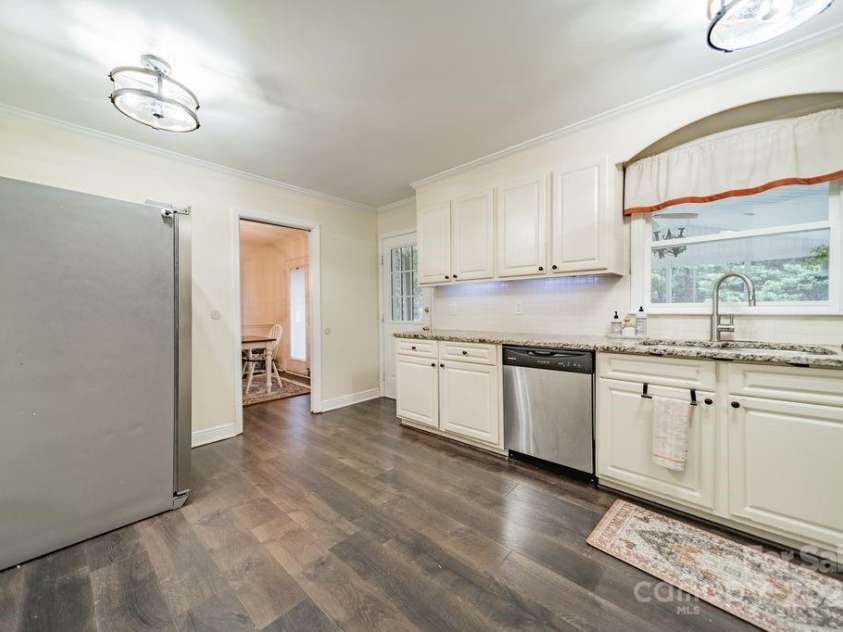 2015 Pamela Street, Gastonia, NC 28054.  MLS# CAR4285955, YatesRealty ID 29365. 