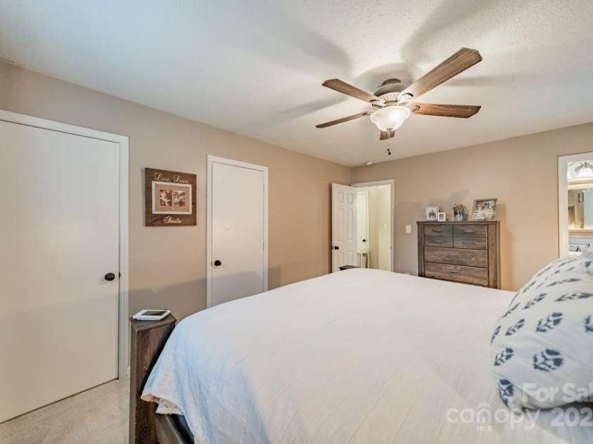 2015 Pamela Street, Gastonia, NC 28054.  MLS# CAR4285955, YatesRealty ID 29365. 
