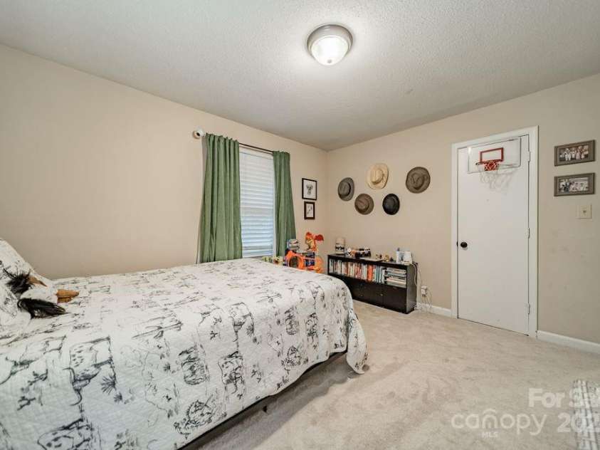 2015 Pamela Street, Gastonia, NC 28054.  MLS# CAR4285955, YatesRealty ID 29365. 