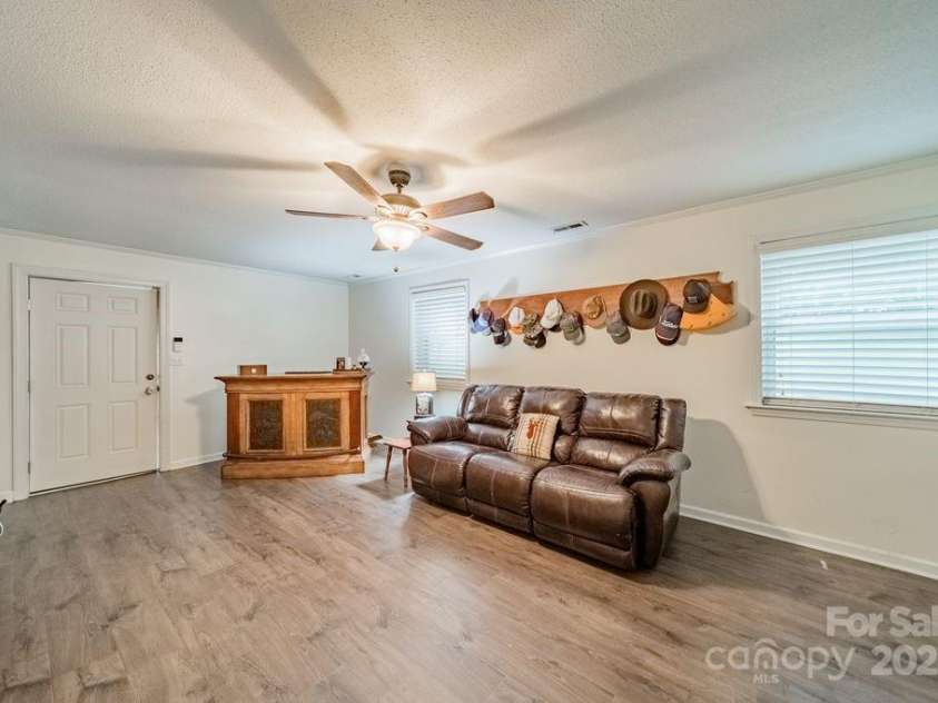2015 Pamela Street, Gastonia, NC 28054.  MLS# CAR4285955, YatesRealty ID 29365. 