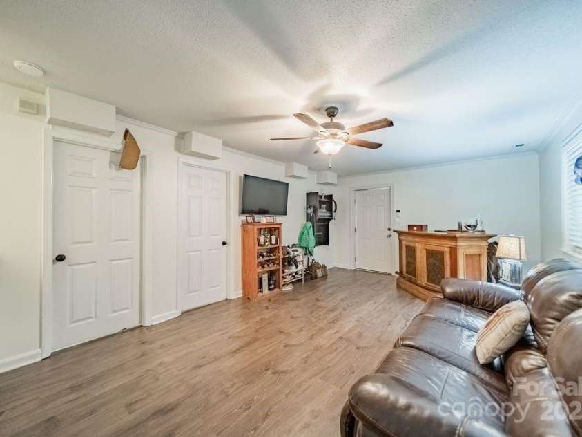2015 Pamela Street, Gastonia, NC 28054.  MLS# CAR4285955, YatesRealty ID 29365. 