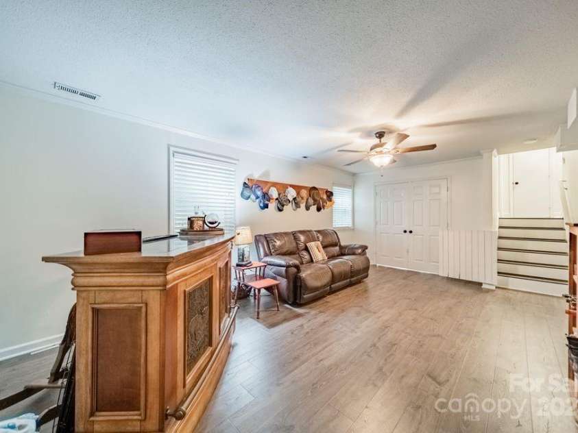 2015 Pamela Street, Gastonia, NC 28054.  MLS# CAR4285955, YatesRealty ID 29365. 
