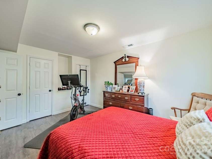 2015 Pamela Street, Gastonia, NC 28054.  MLS# CAR4285955, YatesRealty ID 29365. 