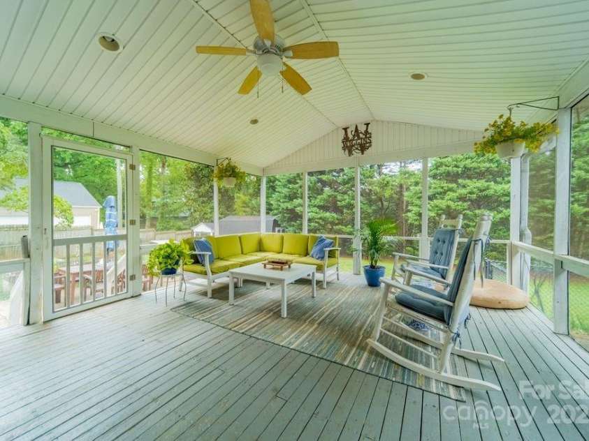 2015 Pamela Street, Gastonia, NC 28054.  MLS# CAR4285955, YatesRealty ID 29365. 
