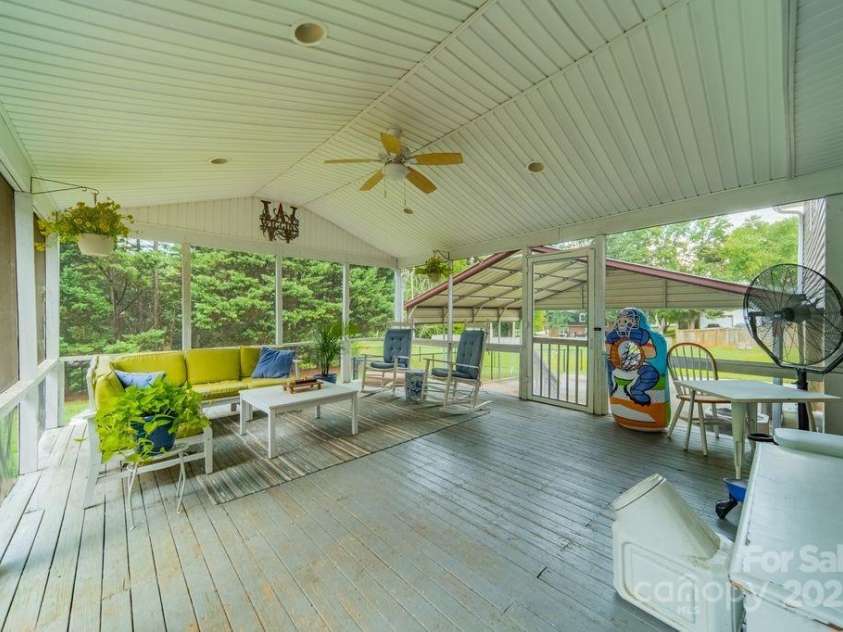 2015 Pamela Street, Gastonia, NC 28054.  MLS# CAR4285955, YatesRealty ID 29365. 