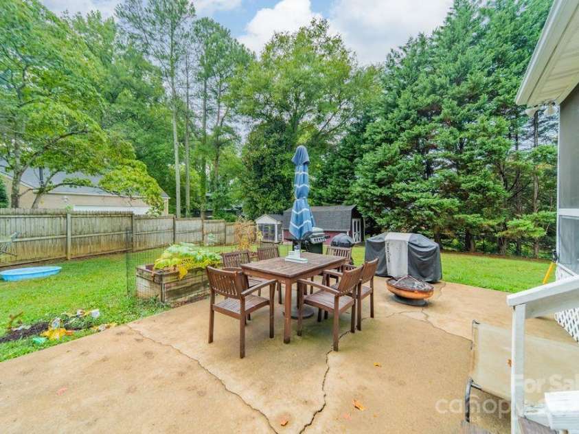 2015 Pamela Street, Gastonia, NC 28054.  MLS# CAR4285955, YatesRealty ID 29365. 