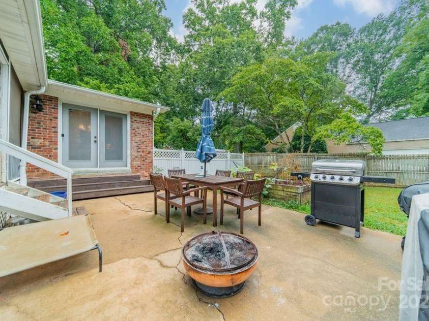 2015 Pamela Street, Gastonia, NC 28054.  MLS# CAR4285955, YatesRealty ID 29365. 