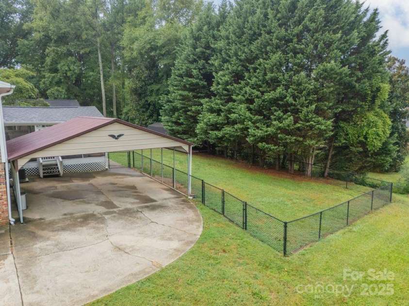 2015 Pamela Street, Gastonia, NC 28054.  MLS# CAR4285955, YatesRealty ID 29365. 