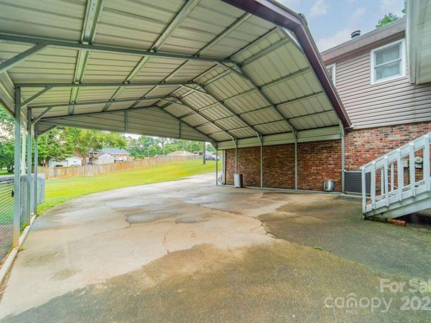 2015 Pamela Street, Gastonia, NC 28054.  MLS# CAR4285955, YatesRealty ID 29365. 