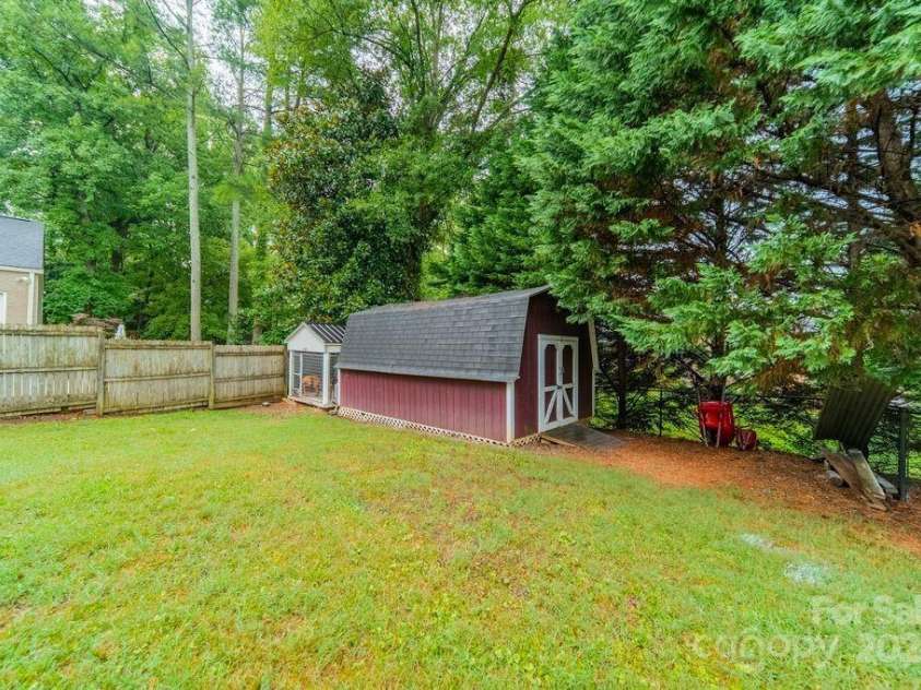 2015 Pamela Street, Gastonia, NC 28054.  MLS# CAR4285955, YatesRealty ID 29365. 