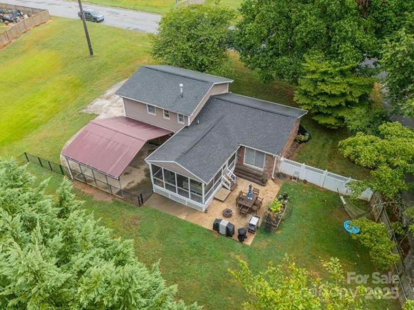 2015 Pamela Street, Gastonia, NC 28054.  MLS# CAR4285955, YatesRealty ID 29365. 