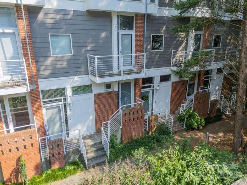 279 Mcdonald Avenue, Charlotte, NC 28203.  MLS# CAR4281695, YatesRealty ID 29367. 