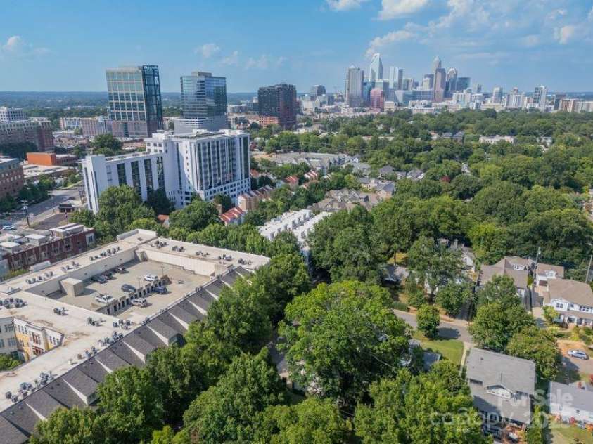 279 Mcdonald Avenue, Charlotte, NC 28203.  MLS# CAR4281695, YatesRealty ID 29367. 