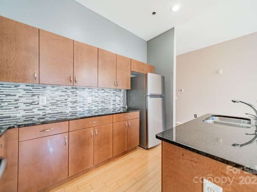 279 Mcdonald Avenue, Charlotte, NC 28203.  MLS# CAR4281695, YatesRealty ID 29367. 