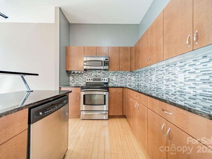 279 Mcdonald Avenue, Charlotte, NC 28203.  MLS# CAR4281695, YatesRealty ID 29367. 