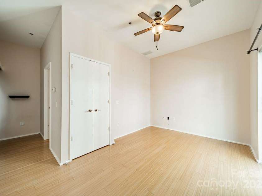 279 Mcdonald Avenue, Charlotte, NC 28203.  MLS# CAR4281695, YatesRealty ID 29367. 