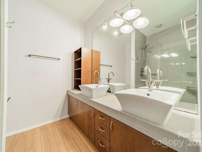 279 Mcdonald Avenue, Charlotte, NC 28203.  MLS# CAR4281695, YatesRealty ID 29367. 