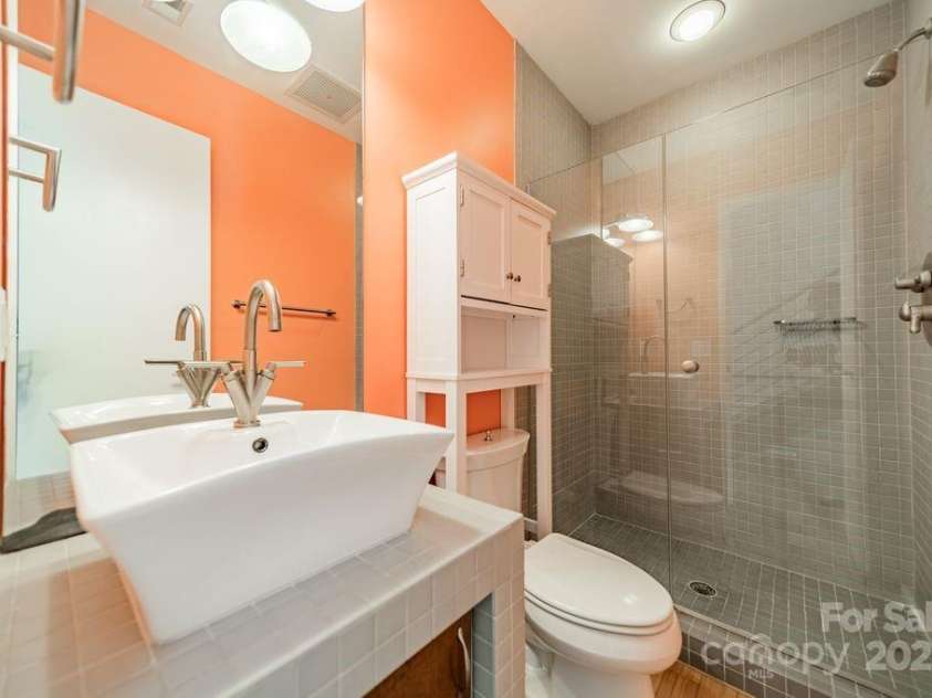 279 Mcdonald Avenue, Charlotte, NC 28203.  MLS# CAR4281695, YatesRealty ID 29367. 