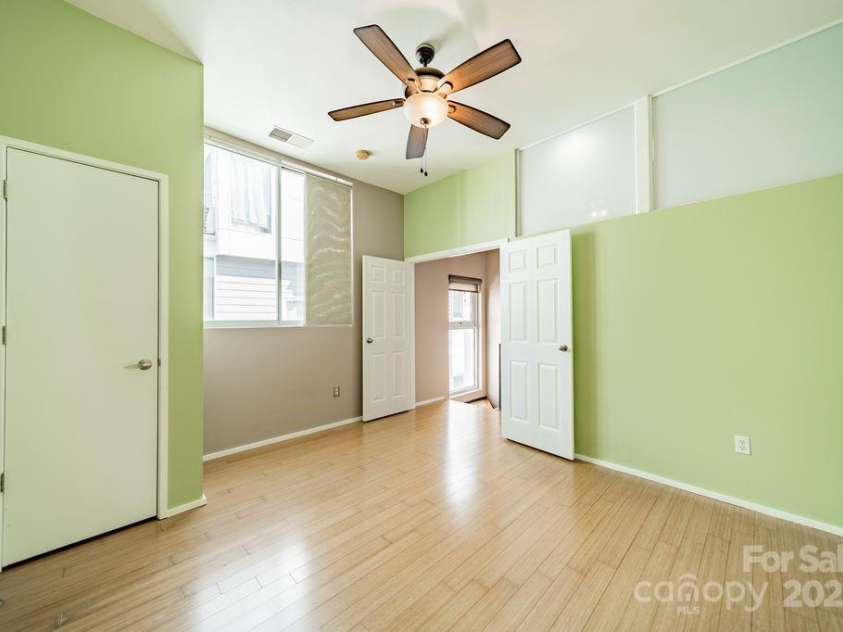 279 Mcdonald Avenue, Charlotte, NC 28203.  MLS# CAR4281695, YatesRealty ID 29367. 