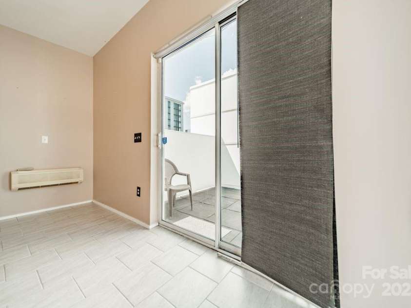 279 Mcdonald Avenue, Charlotte, NC 28203.  MLS# CAR4281695, YatesRealty ID 29367. 