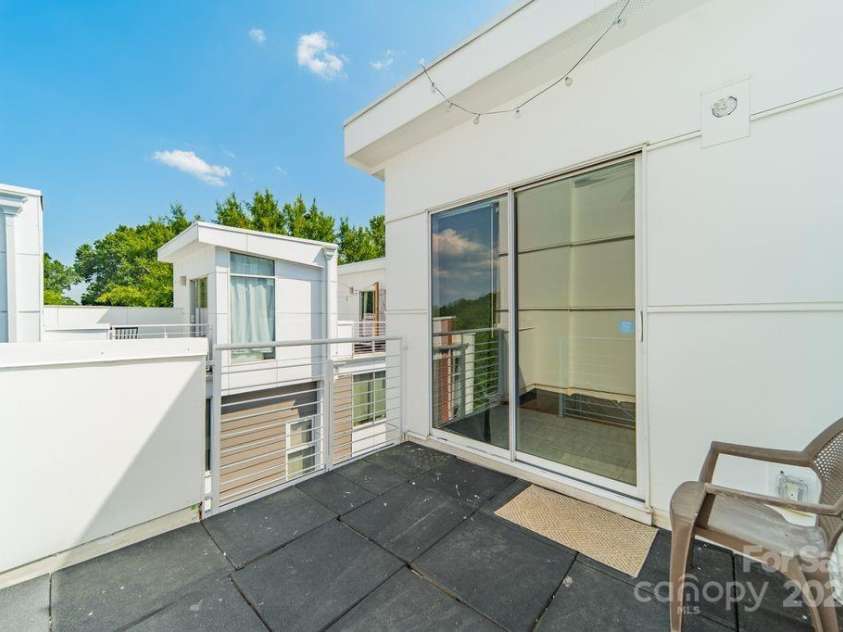 279 Mcdonald Avenue, Charlotte, NC 28203.  MLS# CAR4281695, YatesRealty ID 29367. 